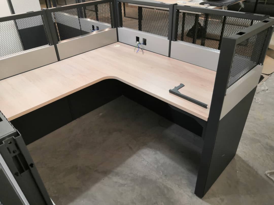 Partition with desk 2