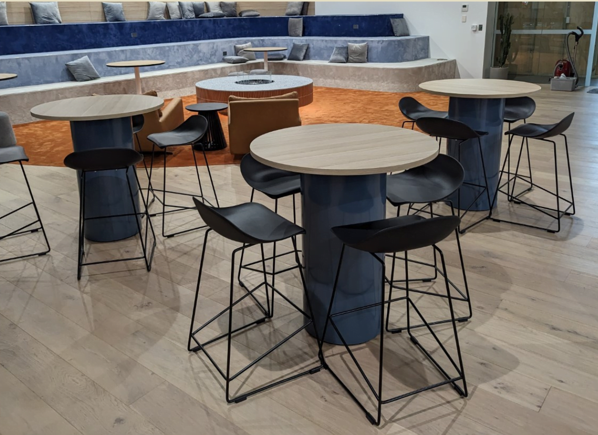 https://www.stage-my.com/wp-content/uploads/2024/07/table-chair2.png